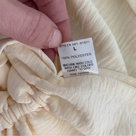 Resortwear Off-White Cream Off the Cold Shoulder Ruffle Halter Crop Top Large - Picture 3 of 7